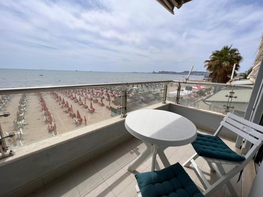 Sea View-Apartment On The Beach - Durrs2 Durrës Zewnętrze zdjęcie